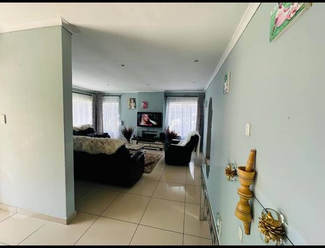 3 BEDROOM HOUSE FOR SALE IN RHODESFIELD